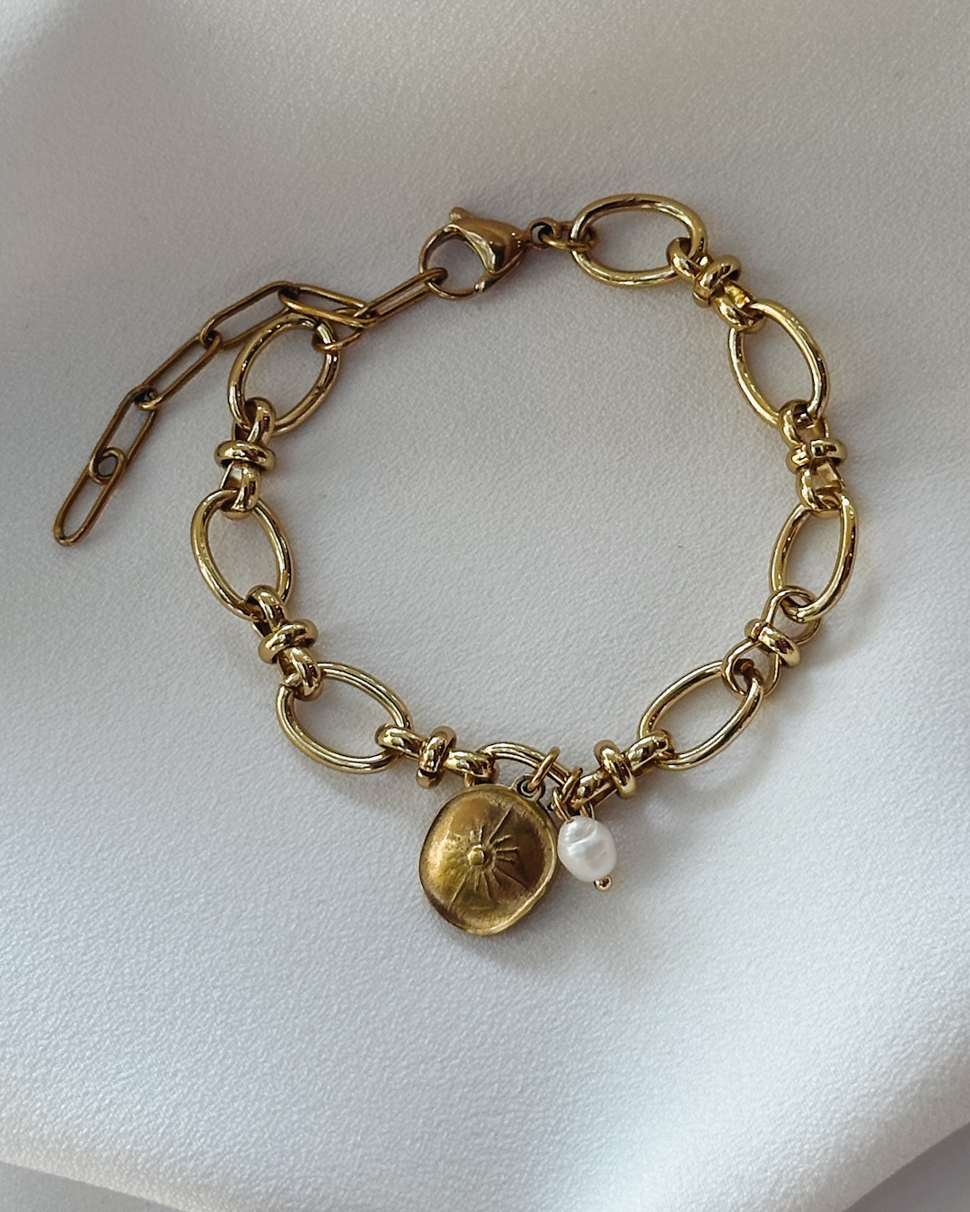Shiny chain bracelet