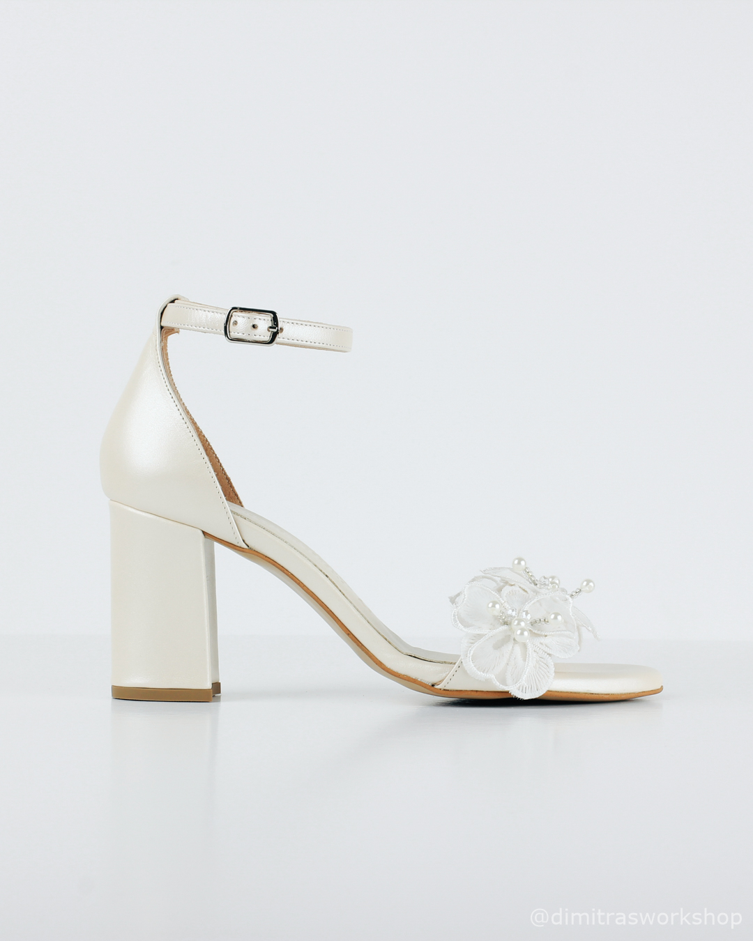 Claudie – Νυφικό Δερμάτινο Πέδιλο Ιβουάρ με Χοντρό Τακούνι και Διακοσμητικά λουλούδια
