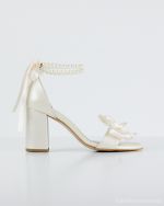 Bella Pearls – Ιβουάρ Δερμάτινα Νυφικά Πέδιλα με Πέρλες & Φιόγκο