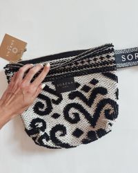 Φωτογραφία από Magda clutch