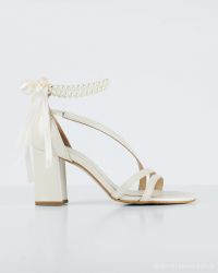 Φωτογραφία από Diana Pearls– Ιβουάρ Δερμάτινο Νυφικό Πέδιλο με Πέρλες (8 εκ.)