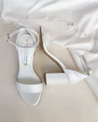 Φωτογραφία από Simply chic λευκά ψηλά