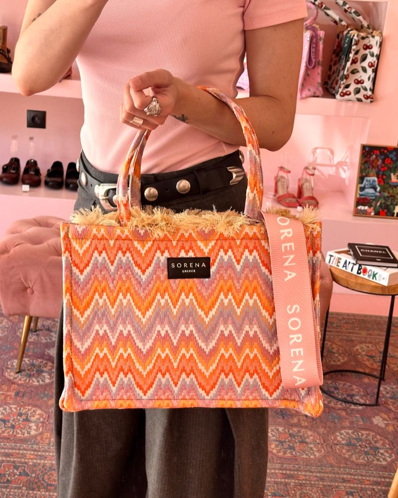 Φωτογραφία από Caldera Medium Tote Bag