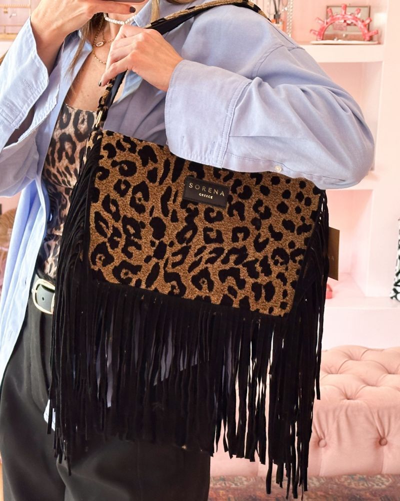 Φωτογραφία από Leopard velvet brown crossbody bag