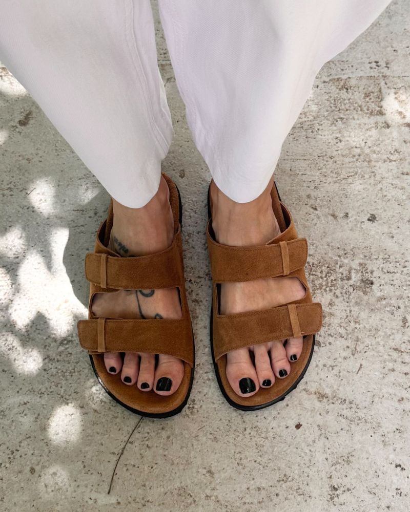Ithaki Tan | Handmade Suede Leather Flat Sandals in Khaki Green Φωτογραφία από Ithaki Tan | Handmade Suede Leather Flat Sandals in Khaki Green