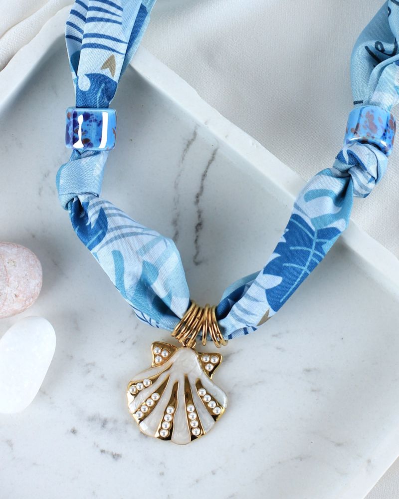 Kochyli Mantili Μαντήλι Κολιέ Φωτογραφία από Kochyli Mantili Μαντήλι Κολιέ