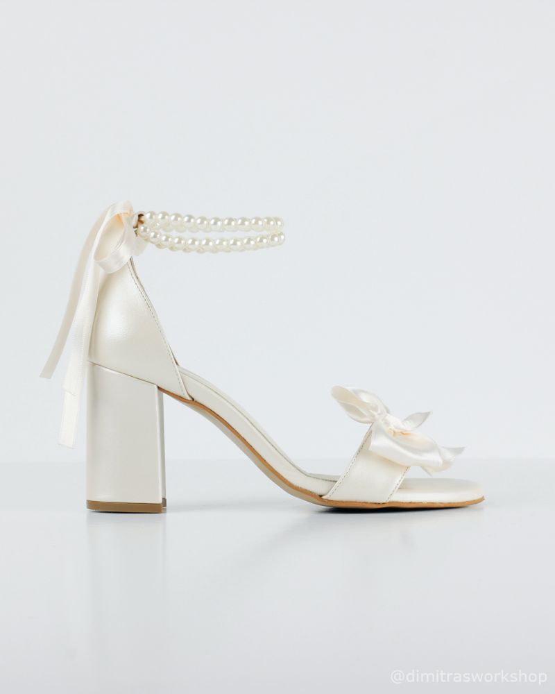 Φωτογραφία από Bella Pearls – Ιβουάρ Δερμάτινα Νυφικά Πέδιλα με Πέρλες & Φιόγκο