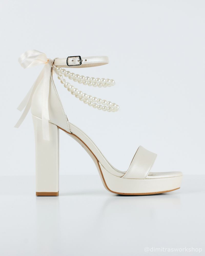Φωτογραφία από Camille Pearls - Ιβουάρ Δερμάτινα Πέδιλα με Φιάπα & Πέρλες