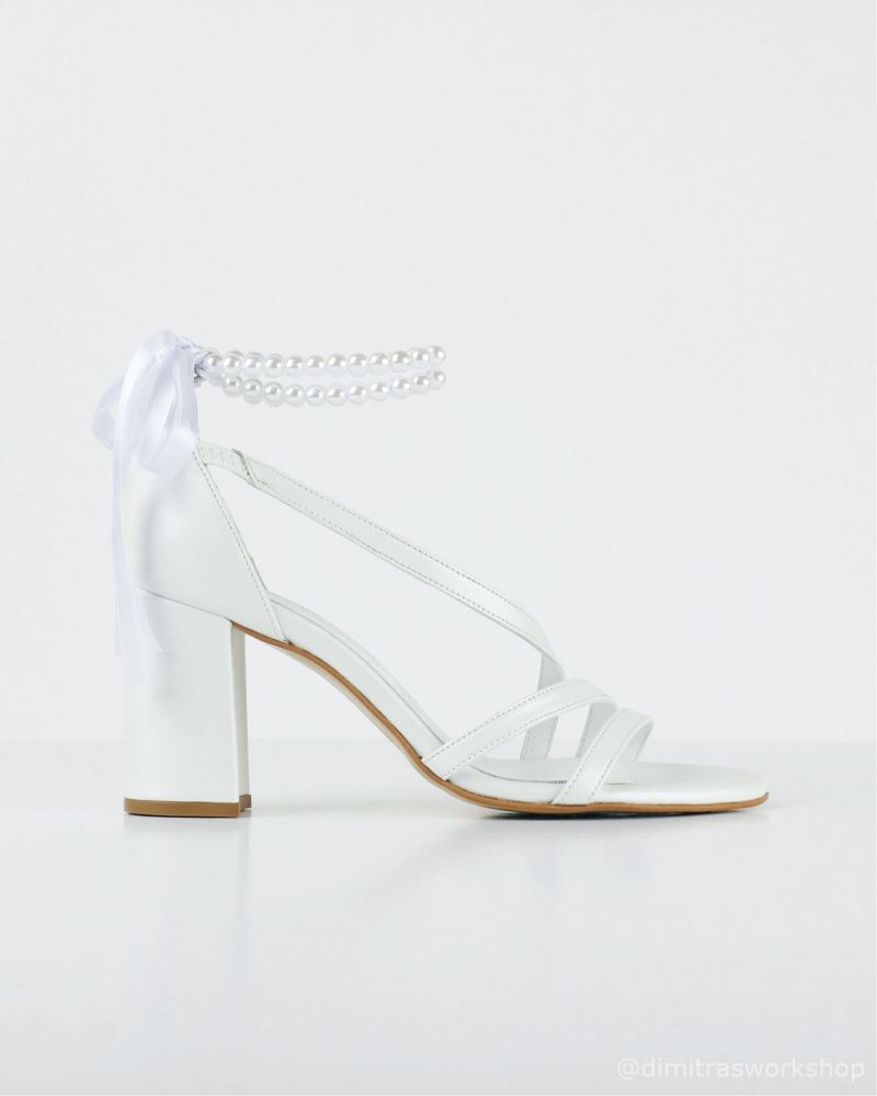 Φωτογραφία από Diana Pearls– Λευκό Δερμάτινο Νυφικό Πέδιλο με Πέρλες (8 εκ.)