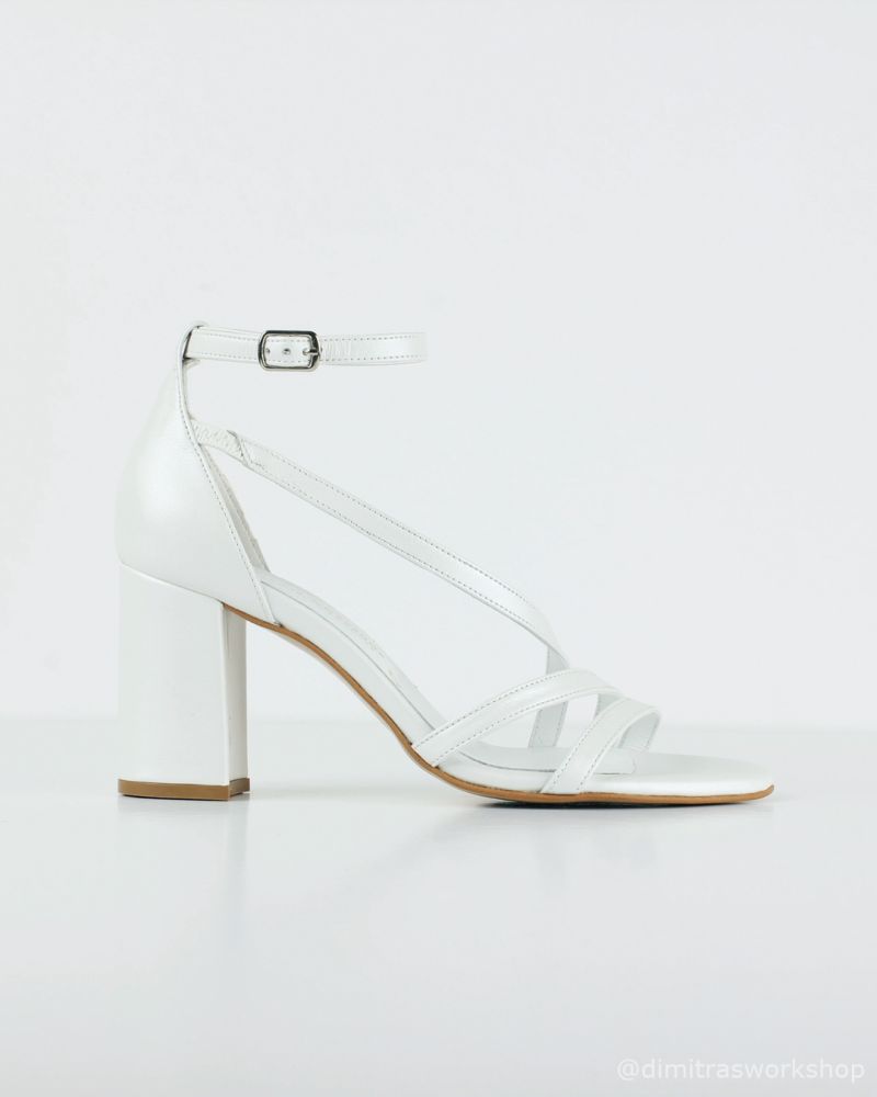 Diana – White Leather Bridal Sandals with a Stable Block Heel and Multiple Straps Φωτογραφία από Diana – White Leather Bridal Sandals with a Stable Block Heel and Multiple Straps