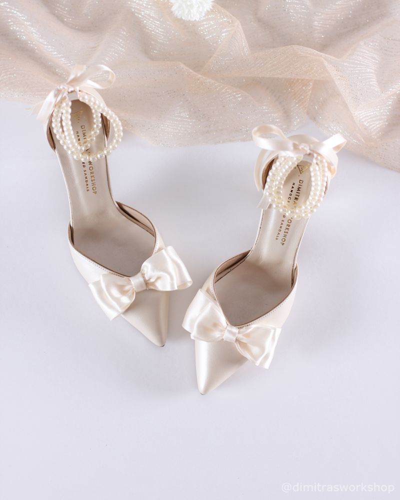 Φωτογραφία από Julietta Ιβουάρ Δερμάτινες Γόβες με Φιόγκο και Πέρλες